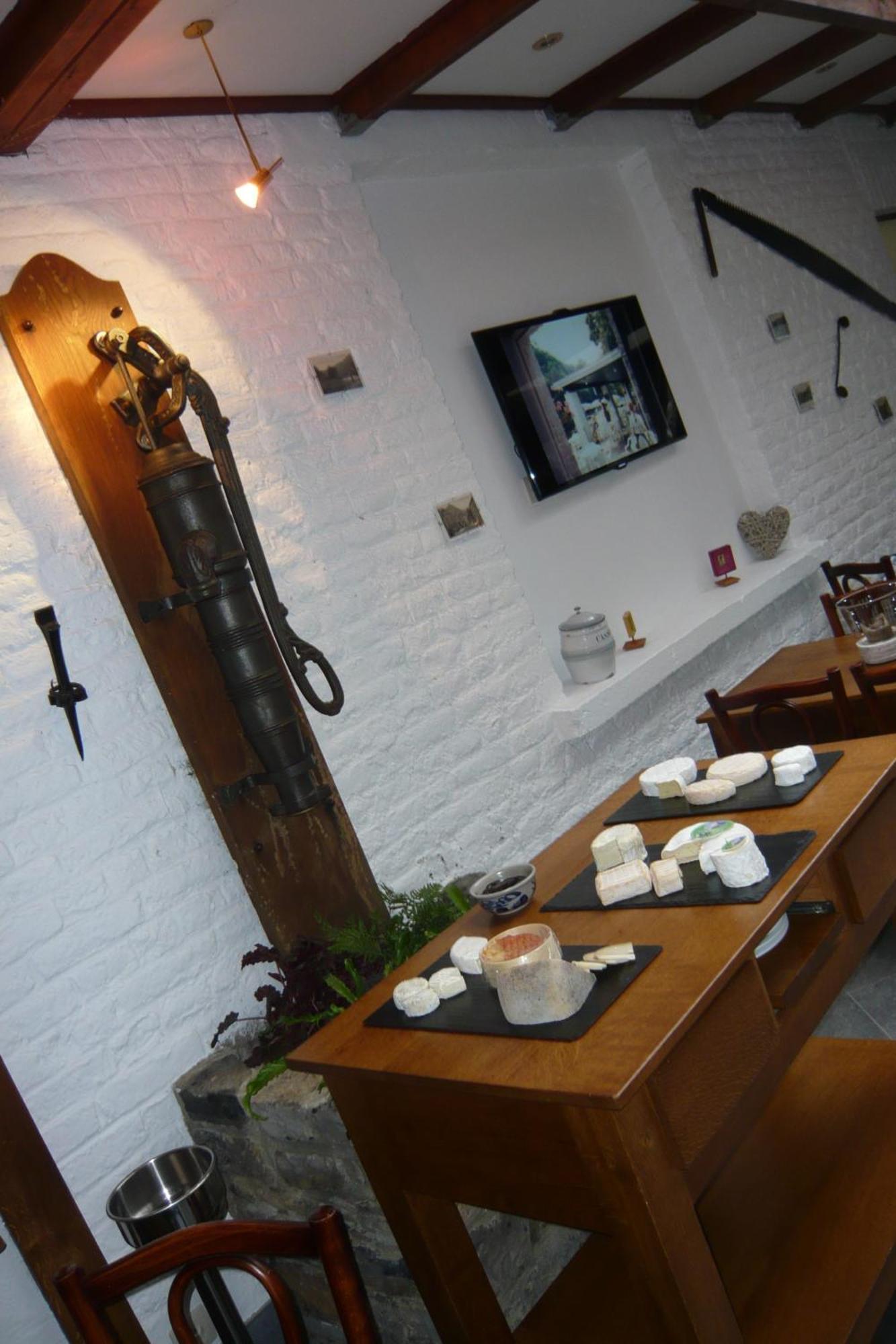 Hôtel/Restaurant à la Ferme Ferrières Extérieur photo